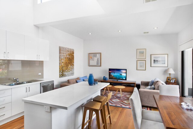 2ベッド アパートメント ウィズ パーキング & バルコニー ニア トレインズ