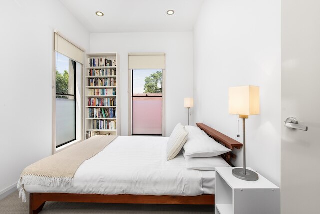 2ベッド アパートメント ウィズ パーキング & バルコニー ニア トレインズ