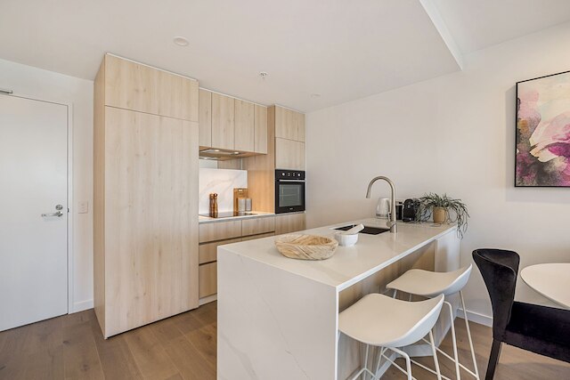 シック 1 ベッド ウィズ パーキング, ジム, プール & シティビューズ