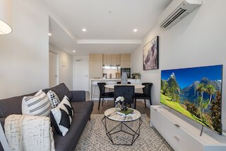 シック 1 ベッド ウィズ パーキング, ジム, プール & シティビューズ