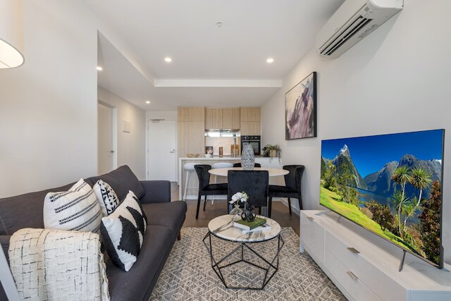 シック 1 ベッド ウィズ パーキング, ジム, プール & シティビューズ