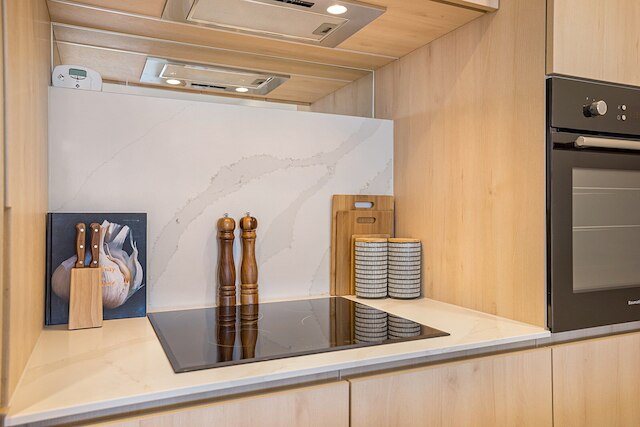 シック 1 ベッド ウィズ パーキング, ジム, プール & シティビューズ