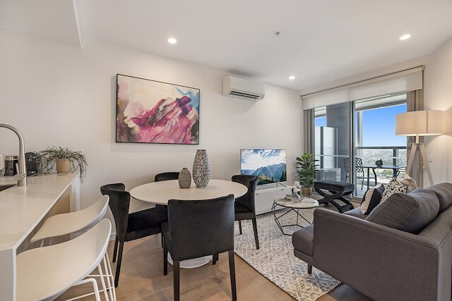 シック 1 ベッド ウィズ パーキング, ジム, プール & シティビューズ