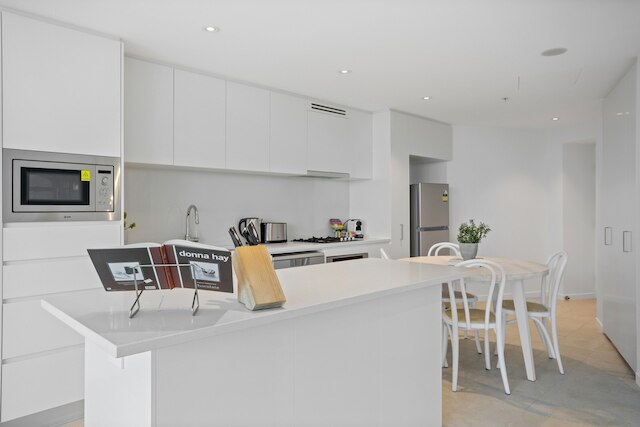 ブレステイキング シティビューズ 1 ベッド ウィズ プール, BBQ & ジム