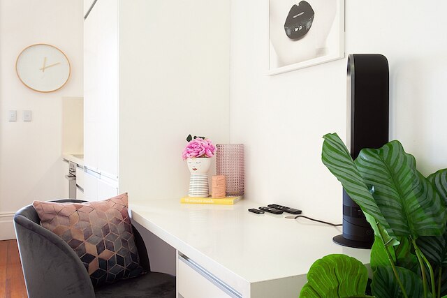 チャーミング スタジオ ウィズ バルコニー イン インナーシティ グリーブ