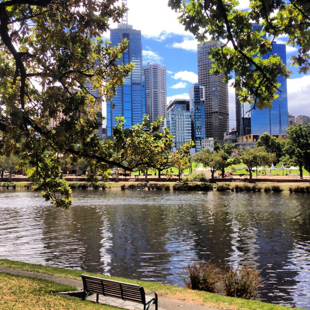 ブライト アパートメント ウィズ シティビューズ イン トレンディ ロケール