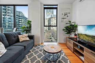 ブライト アパートメント ウィズ シティビューズ イン トレンディ ロケール