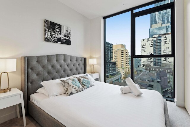 ブライト アパートメント ウィズ シティビューズ イン トレンディ ロケール