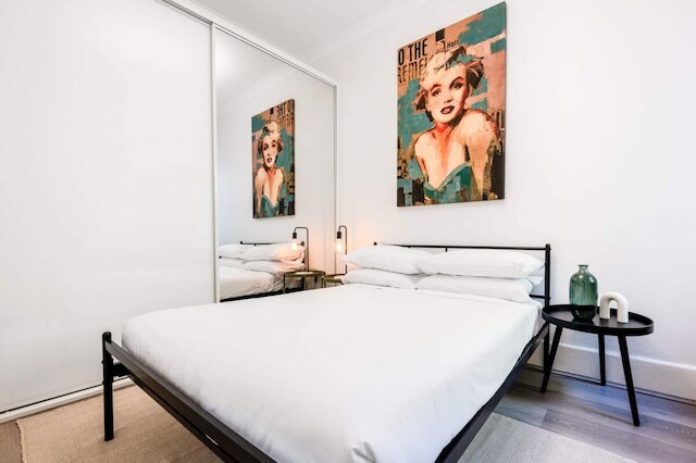 コンテンポラリー 2 ベッド ハウス イン トレンディ エンモア