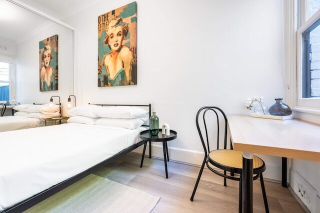 コンテンポラリー 2 ベッド ハウス イン トレンディ エンモア