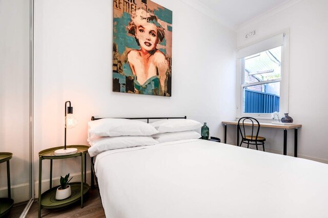 コンテンポラリー 2 ベッド ハウス イン トレンディ エンモア