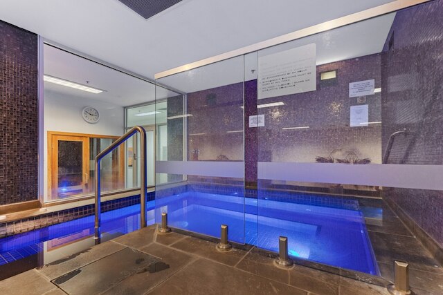 インペッカブリー シック 2ベッド ウィズ ビューズ & ファブ アメニティーズ