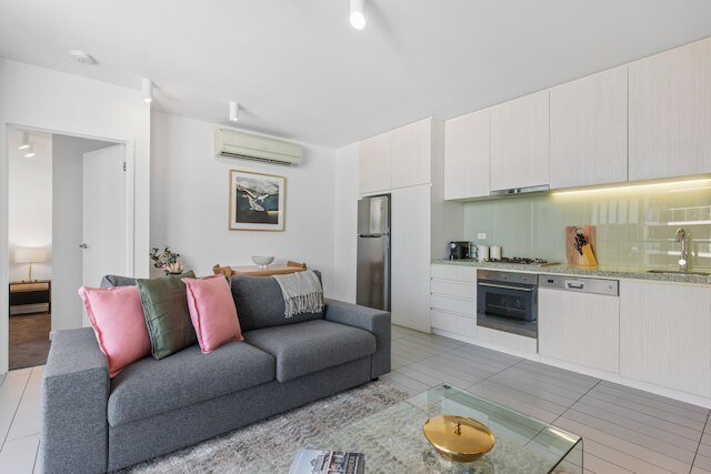 シック 1ベッド ウィズ ハーバービューズ & プール バイ トラムライン