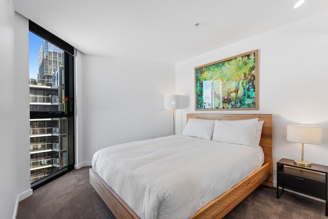 シック 1ベッド ウィズ ハーバービューズ & プール バイ トラムライン