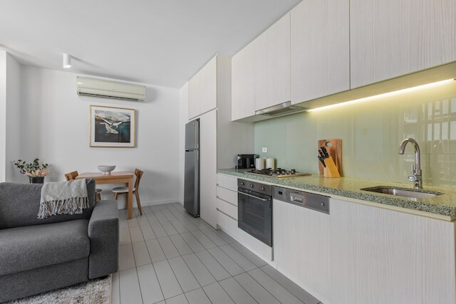 シック 1ベッド ウィズ ハーバービューズ & プール バイ トラムライン