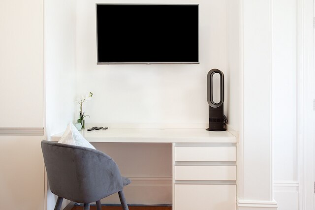 スペーシャス スタジオ ウィズ バルコニー イン インナーシティ グリーブ