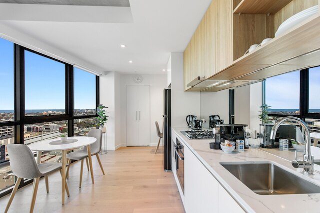 スタイリッシュ 1 ベッド ウィズ プール ジム & スタニングビューズ