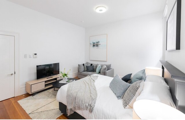 リノベーテッド スタジオ イン ボヘミアン エリア クローズ トゥ シティ