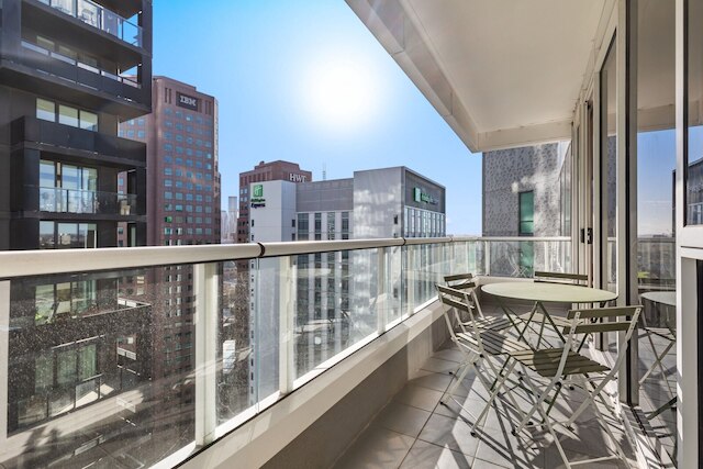 2 ベッド インナーシティ パッド ウィズ ジム