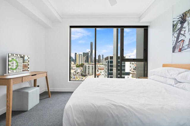 シック 1ベッド インナーシティ リトリート ウィズ プール アンド ビューズ