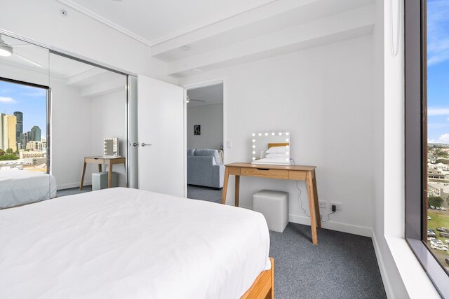 シック 1ベッド インナーシティ リトリート ウィズ プール アンド ビューズ