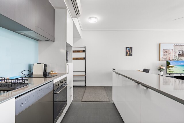 シック 1ベッド インナーシティ リトリート ウィズ プール アンド ビューズ