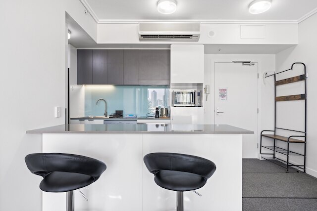 シック 1ベッド インナーシティ リトリート ウィズ プール アンド ビューズ