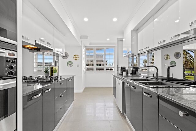 シーニック ビーチサイド 3ベッドルーム ウィズ ウォータービューズ