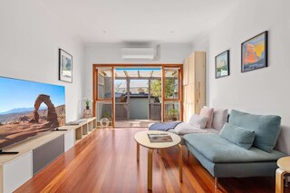 スタイリッシュ 2 ベッド コテージ イン トレンディ アースキンビル