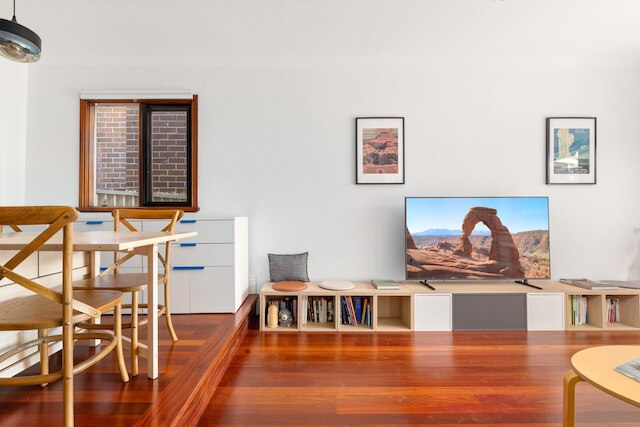 スタイリッシュ 2 ベッド コテージ イン トレンディ アースキンビル