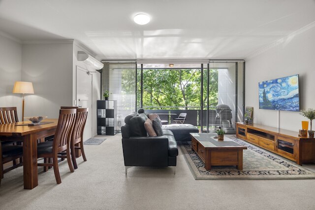 セントラル 2 ベッド パッド ウィズ テニスコート,