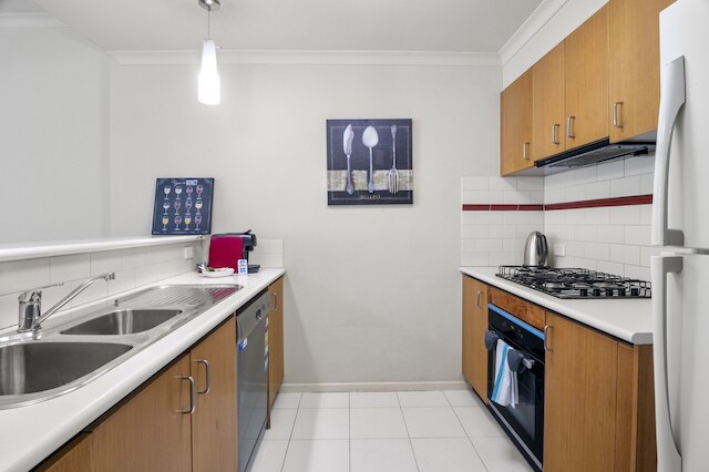 セントラル 2 ベッド パッド ウィズ テニスコート,