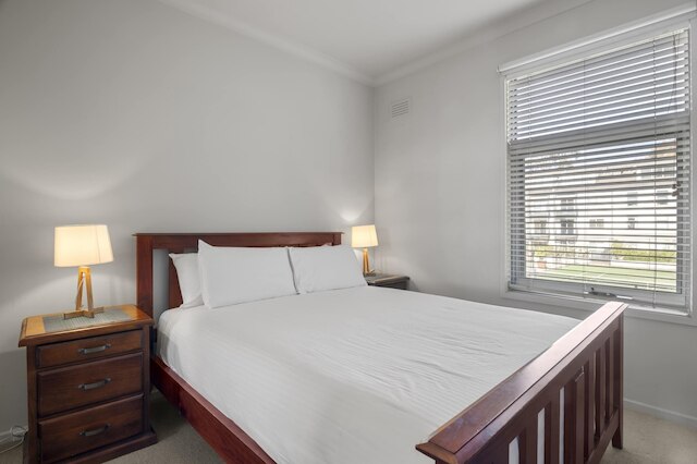 セントラル 2 ベッド パッド ウィズ テニスコート,