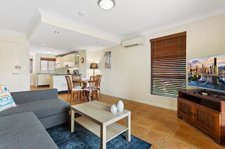 チャーミング 2ベッド アパートメント ウィズ シティビューズ