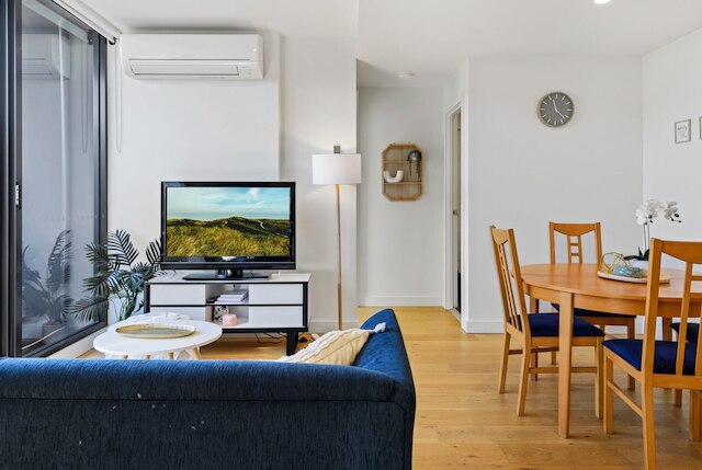 コージー 1ベッド ウィズ プライベート バルコニー バイ ショーグラウンズ