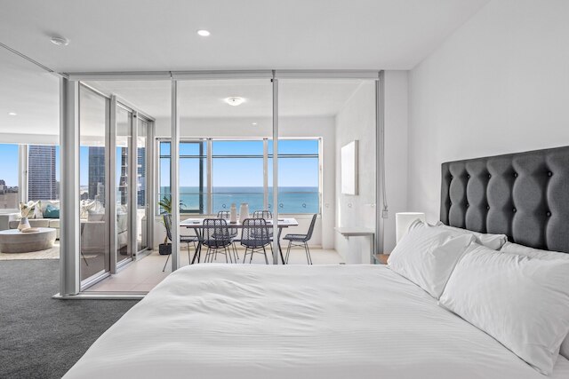 オーシャンビュー 2ベッド ウィズ プール、サウナ、ジム & パーキング