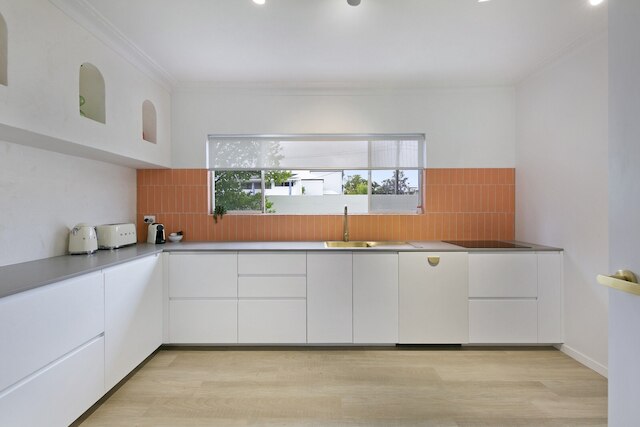 メディタレニアン サーファーズ パラダイス タウンハウス ウィズ BBQ