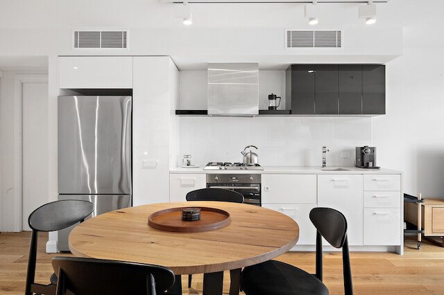 スリーク インナーシティ フラット イン ザ ハート オブ メルボルン