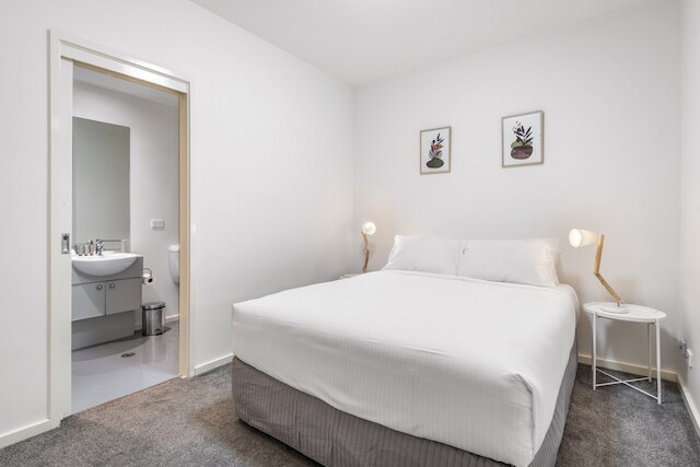 メルボルン CBD 2ベッドルーム アパートメント ウィズ プール & ジム アクセス