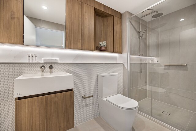 ハイライズ バルコニー ユニット ウィズ シティビューズ、ジム、プール