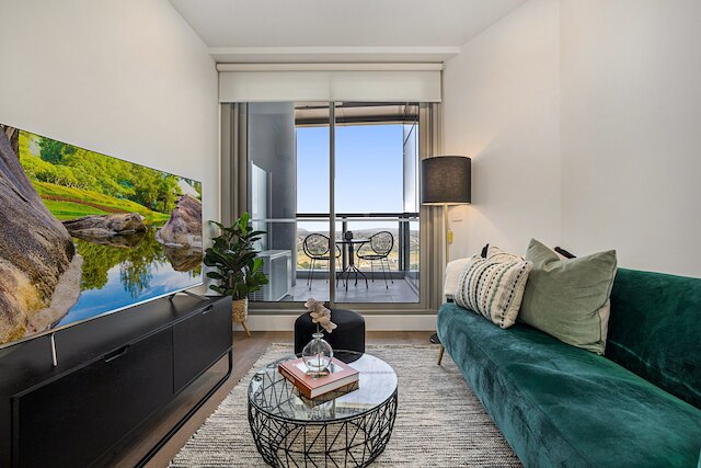 ハイライズ バルコニー ユニット ウィズ シティビューズ、ジム、プール