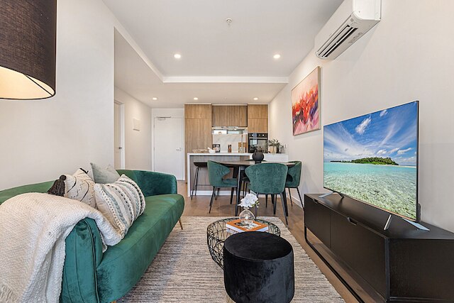 ハイライズ バルコニー ユニット ウィズ シティビューズ、ジム、プール