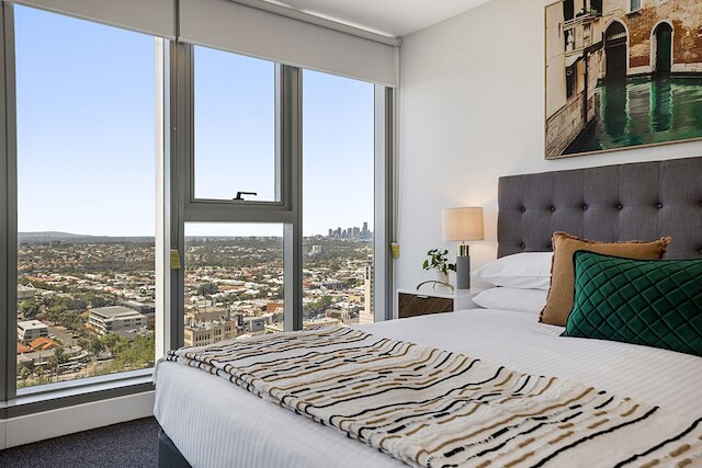 ハイライズ バルコニー ユニット ウィズ シティビューズ、ジム、プール