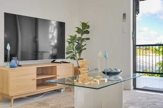 ブライト 2ベッド ウィズ プライベートバルコニー & セリーンビュー