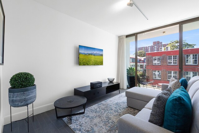 モダン 1ベッド ウィズ バルコニー イン サリー ヒルズ