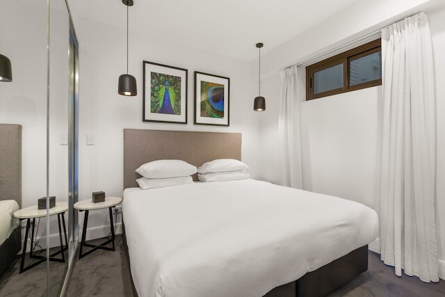 モダン 1ベッド ウィズ バルコニー イン サリー ヒルズ