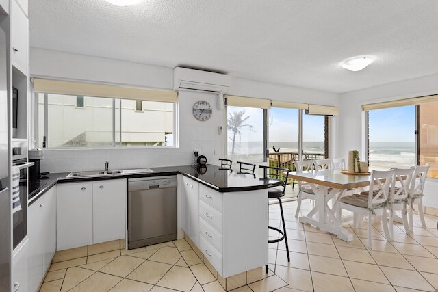 ウェイク トゥ ウェーブス イン スペーシャス 3ベッド ビーチフロント ユニット