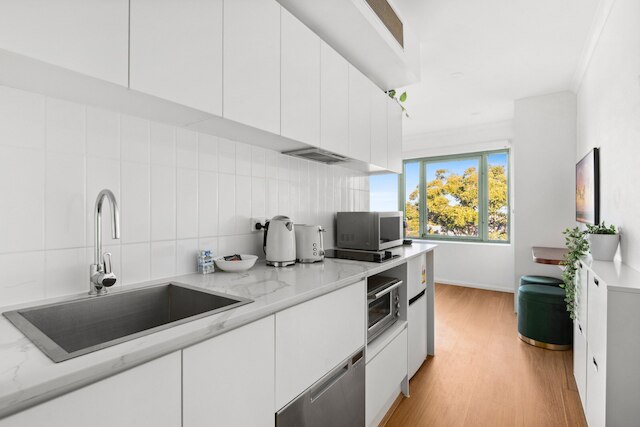 スタイリッシュ スタジオ イン ザ ハート オブ ニュータウン ウィズ プール