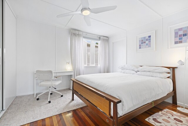 スペーシャス ファミリー ホーム ウィズ ガーデン イン クワイエット サバーブ