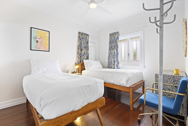 スペーシャス ファミリー ホーム ウィズ ガーデン イン クワイエット サバーブ